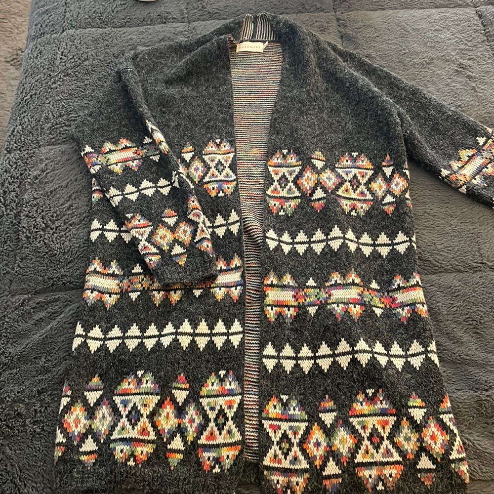 🔹EUC Long Cardigan Sweater w/ Geometric Design🔹
